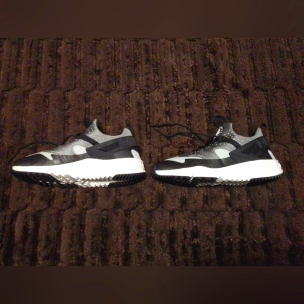 Never worn! Nike Huarache Utility Men's or Women's